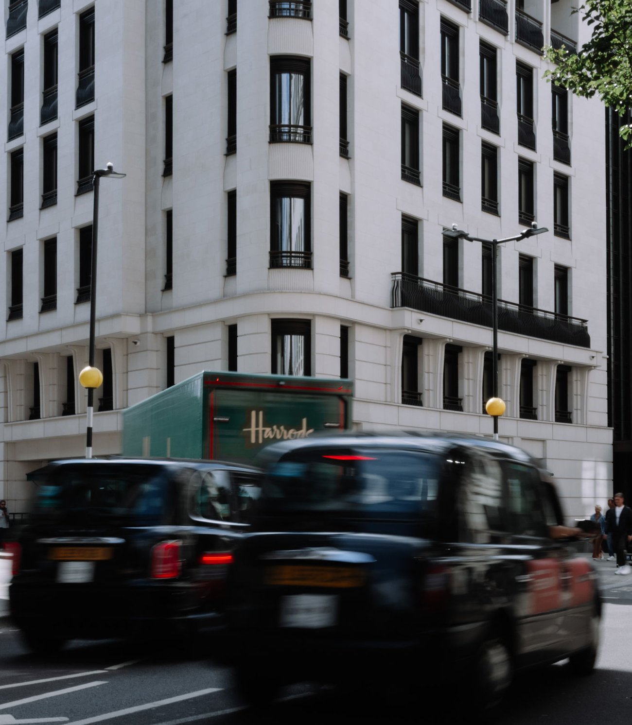 APARTMENT MAYFAIR,<br/>LONDON, UK